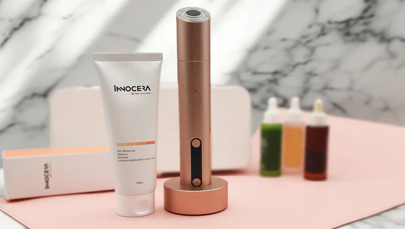 Innocera_Max_skincare_tool_on_pink_mat_with_marble_in_the_background_20be741d-e21b-41b2-a4f7-617c0f64f6dd